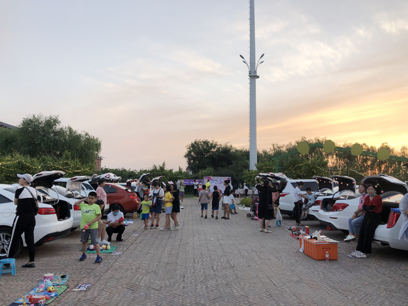 夏令營挑戰(zhàn)地攤經(jīng)濟,覽眾房車不一樣的活動 夏令營挑戰(zhàn)地攤經(jīng)濟,覽眾房車不一樣的活動