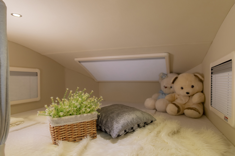 上下鋪床的房車，空間利用真合適